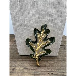 Vintage Sarah Coventry Green and Gold Toned Brooch